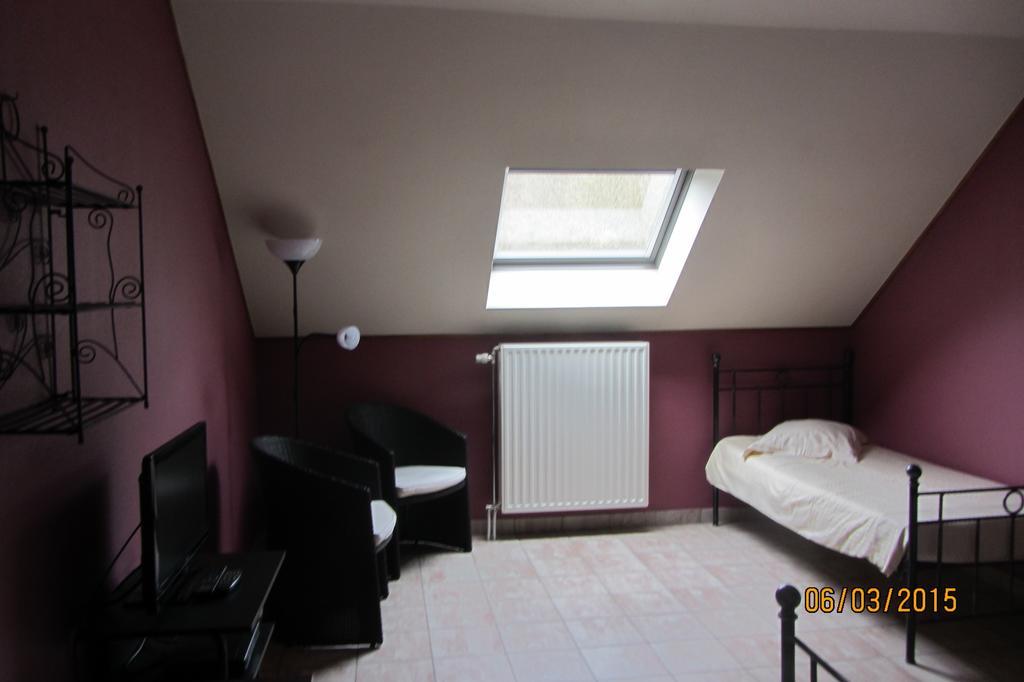 Auberge De La Lesse Celles  Zimmer foto