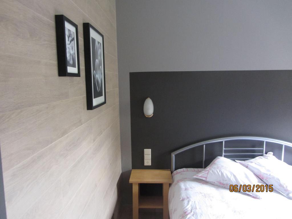 Auberge De La Lesse Celles  Zimmer foto