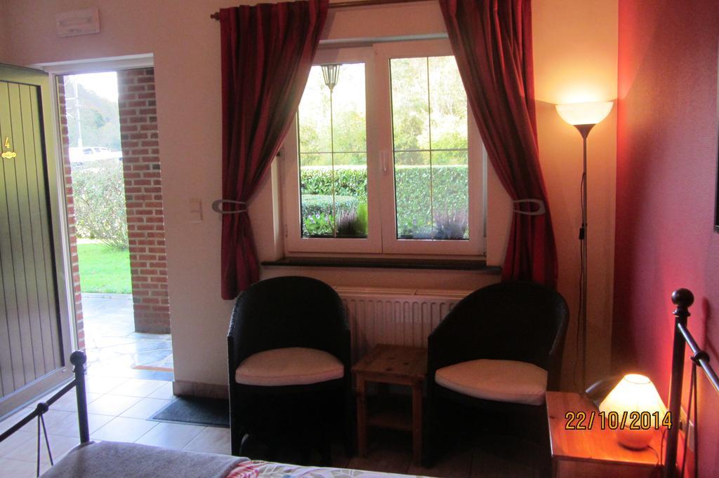 Auberge De La Lesse Celles  Zimmer foto